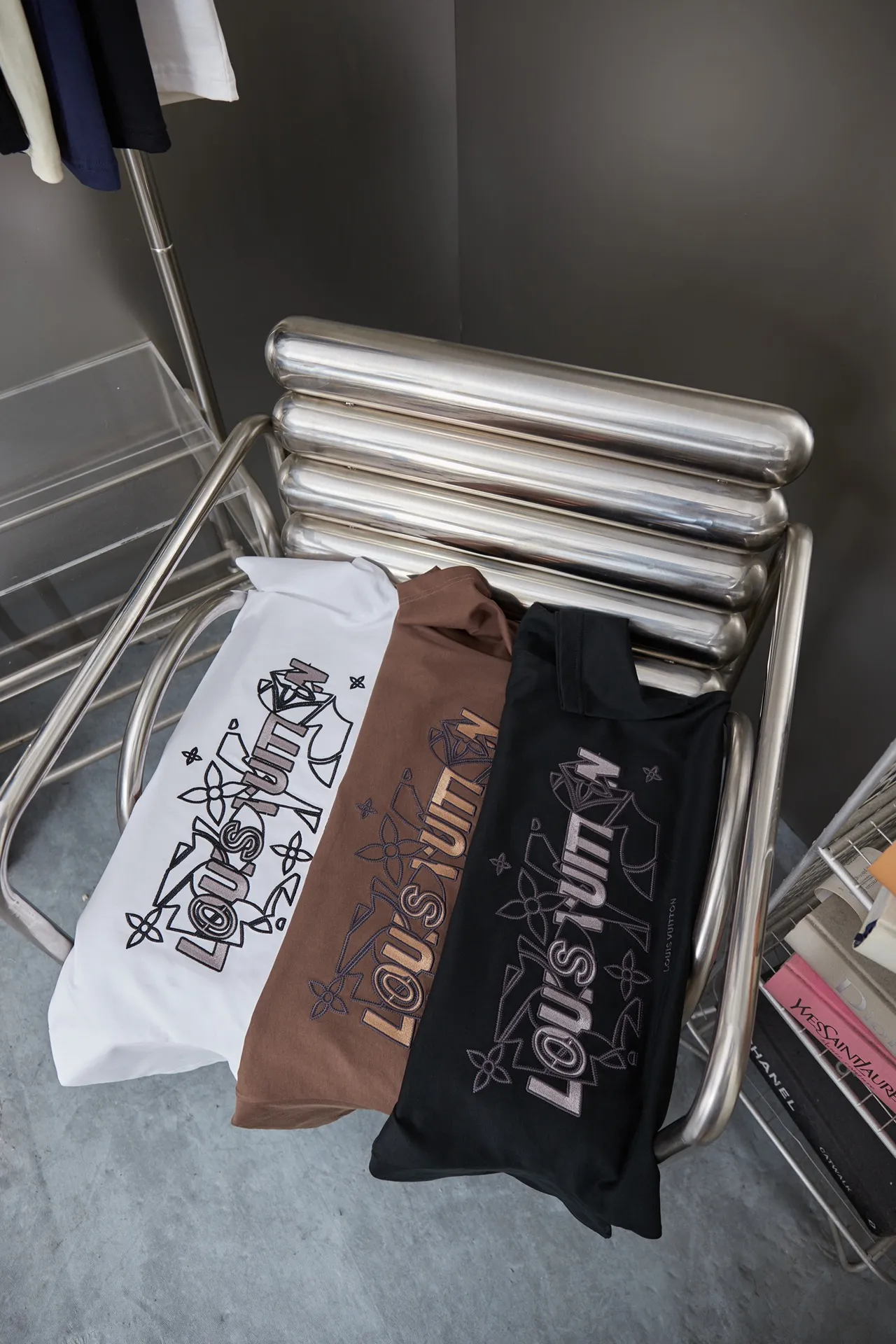 🅿️180 1V 25SS early spring new style short sleeves with embroidered letters, light luxury, a must-have item for daily commuting for men and women, correct version, welcome to compare, detailed features · 320g 100% pure cotton double yarn jersey fabric · Custom dyed in the same cylinder, special thickening 32 pieces, double-strand 1X1 thread · Imported Tajima machine embroidery with various techniques to embroider the letter logo · Double needle stitching across the seam process · Original main mark, washed tag, brand moisture-proof paper packaging Color: black/white/brown Size: S/M/L/XL